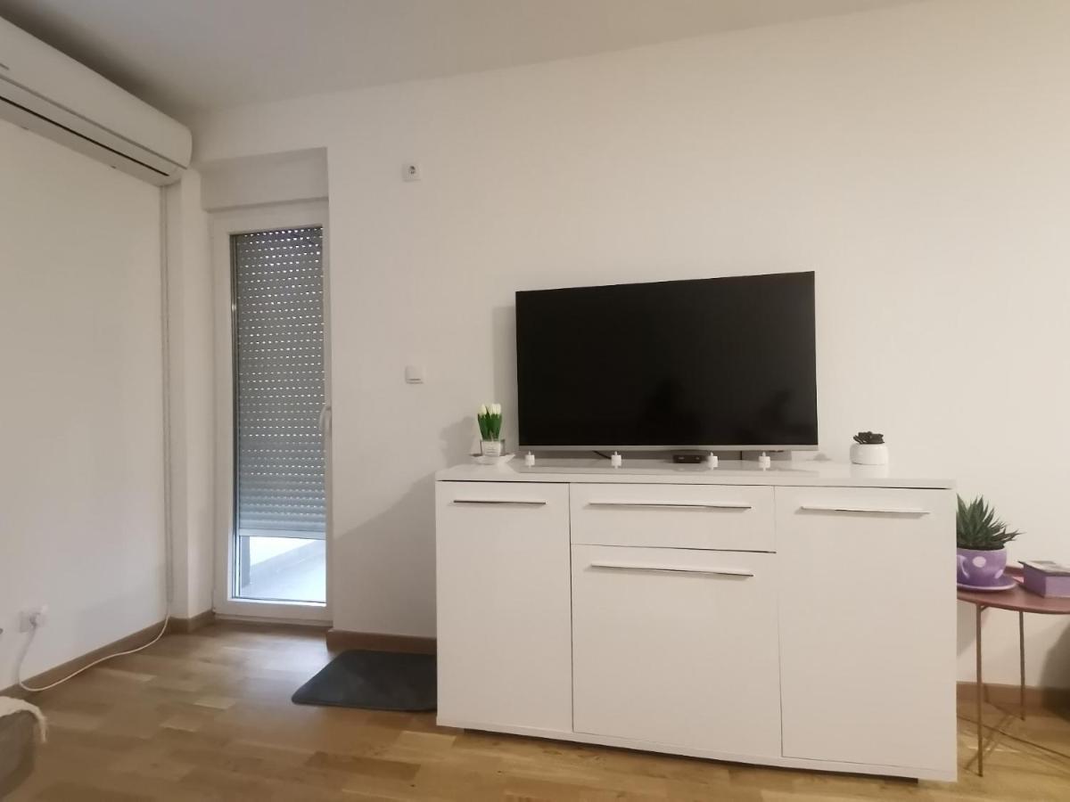 Apartment Mdm *