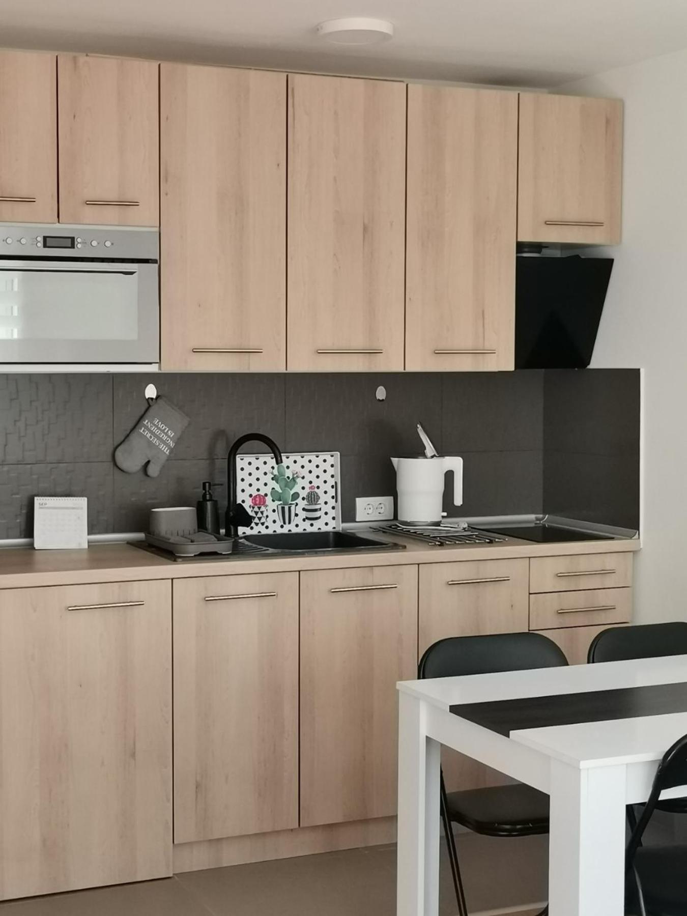 Mdm Apartment *